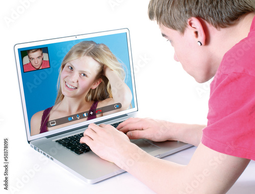 Photo: Teenager beim chatten Teenager beim chatten