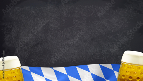 Photo: Kreidetafel mit Bayern Fahne und Bierkrügen Kreidetafel mit Bayern Fahne und Bierkrügen