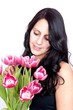 Junge Frau mit Tulpen