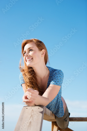 Photo: schöne junge frau draußen schöne junge frau draußen