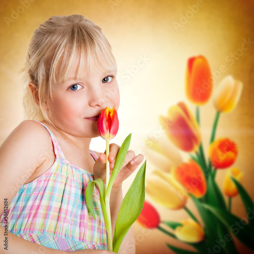 Photo: kleines Mädchen mit Tulpe kleines Mädchen mit Tulpe