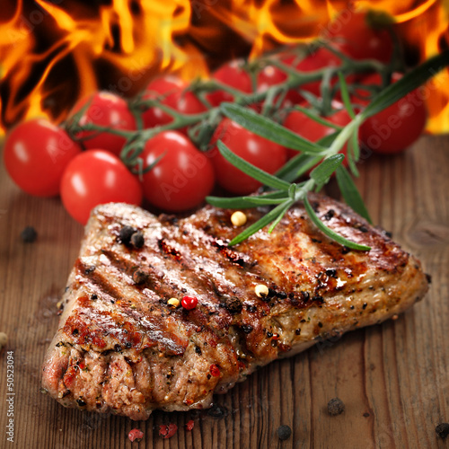 Photo: gegrilltes Steak vom Rind gegrilltes Steak vom Rind