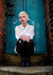 Foto: Pretty young female in urban scene and fashion Pretty young female in urban scene and fashion