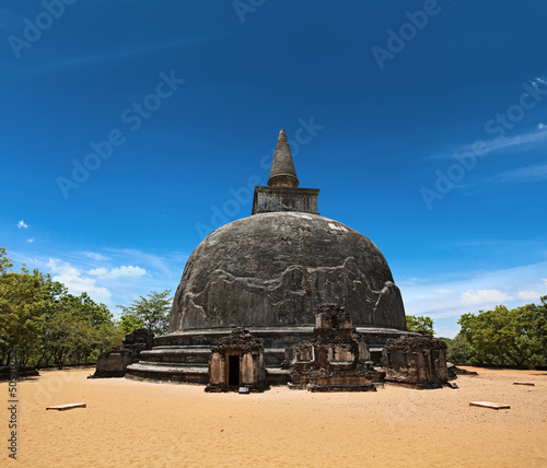 Photo: Kiri Vihara - ancient buddhist dagoba (stupa) Kiri Vihara - ancient buddhist dagoba (stupa)
