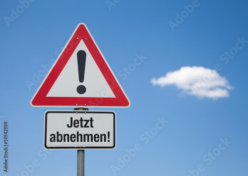Photo: Achtung-Schild mit Wolke JETZT ABNEHMEN! Achtung-Schild mit Wolke JETZT ABNEHMEN!