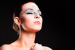 attraktive Frau mit aufwendigem Make-Up