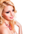 attraktive blonde Frau im Dirndl
