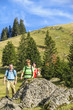 fröhliche Wandergruppe