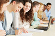 Foto: Schüler lernen gemeinsam in Schule Schüler lernen gemeinsam in Schule