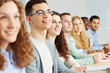 Viele Schüler lernen in Fachhochschule