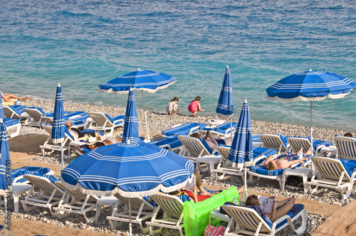 Photo: Plage à Nice, parasols bleus -France Plage à Nice, parasols bleus -France