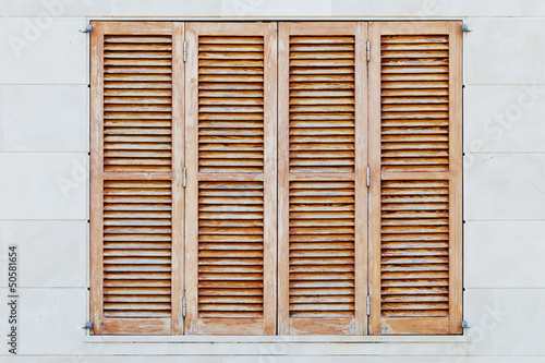 Photo: Braune Fensterläden Braune Fensterläden