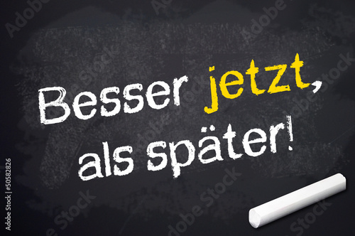 Photo: Kreidetafel mit Besser jetzt, als später Kreidetafel mit Besser jetzt, als später