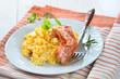 Deftiges Frühstück mit Rühreier und Speck