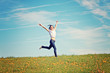 Foto: young happy smiling woman in nature young happy smiling woman in nature