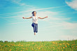Foto: young happy smiling woman in nature young happy smiling woman in nature