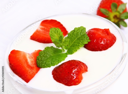 Photo: Strawberries with yogurt and mint Strawberries with yogurt and mint