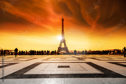 Photo: Torre Eiffel al tramonto Torre Eiffel al tramonto