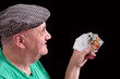 Homme Qui Joue Aux Cartes Sur ...