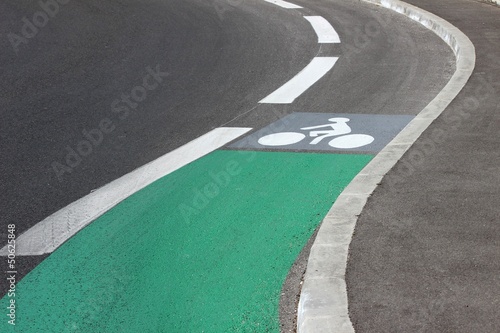 Photo: Signalisation horizontale de piste cyclable Signalisation horizontale de piste cyclable