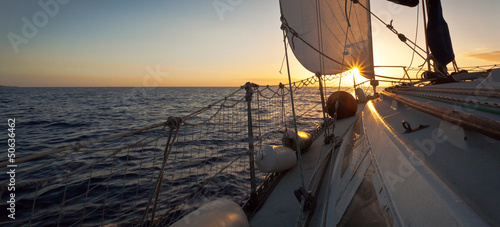 Photo: Crépuscule à bord d'un voilier Crépuscule à bord d'un voilier