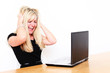 Frau am Laptop