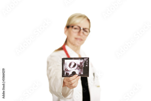 Photo: Ärztin mit Ultraschallbild Ärztin mit Ultraschallbild