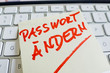 Notiz auf Computer Tastatur: Passwort ändern