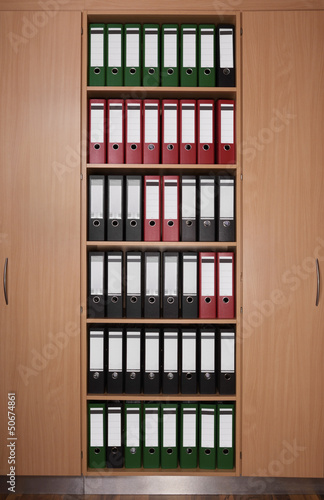Photo: Büroschrank mit Aktenordnern Büroschrank mit Aktenordnern