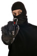 Vermummter Krimineller mit Pfefferspray