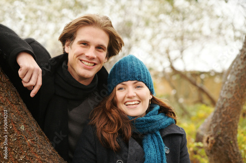 Photo: Young Couple in Autumn Junges Paar im Herbst Young Couple in Autumn Junges Paar im Herbst
