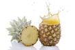 taglio di ananas con splashing