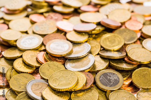 Photo: Fläche aus vielen Euro Münzen Fläche aus vielen Euro Münzen
