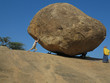 Kraftakt an Krishna`s Butterball in Mamallapuram