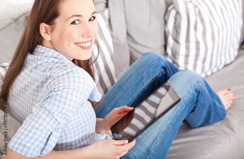 Photo: Attraktive junge Frau mit tablet-pc Attraktive junge Frau mit tablet-pc