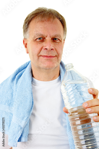 Photo: Man trinkt Wasser Man trinkt Wasser