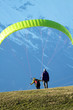 Gleitschirmflieger am Start
