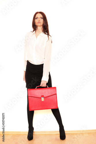 Photo: junge Frau mit roter Ledertasche junge Frau mit roter Ledertasche