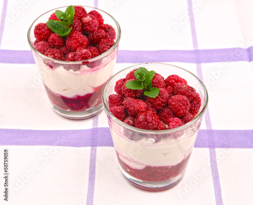 Photo: raspberry mascarpone cream with mint raspberry mascarpone cream with mint