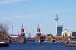 Berlin Oberbaumbruecke und Fernsehturm 01