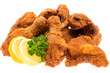 Backhendlstücke auf weißem Hintergrund