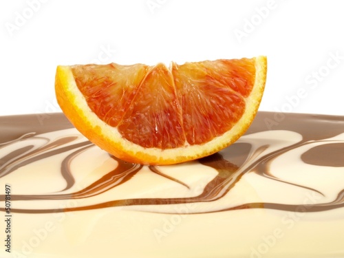 Photo: Blutorange auf Schokoladensauce Blutorange auf Schokoladensauce