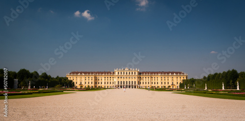Photo: Schonbrunn palace in Vienna, Austria Schonbrunn palace in Vienna, Austria