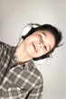 Adolescente con le cuffie