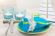 Maritim gedeckter Tisch mit Namensschild