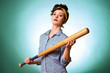Frau mit Baseballschläger