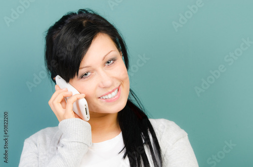 Photo: junge frau telefoniert junge frau telefoniert