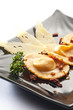 raviolone con pomodorini secchi e formaggio