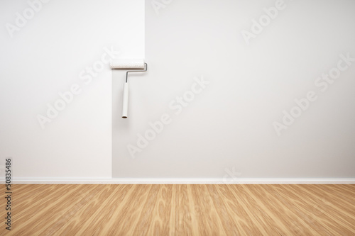 Illustration: Wand wird weiss gestrichen Wand wird weiss gestrichen