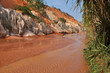 Foto: Red river between rocks and jungle, Mui Ne, Vietnam Red river between rocks and jungle, Mui Ne, Vietnam